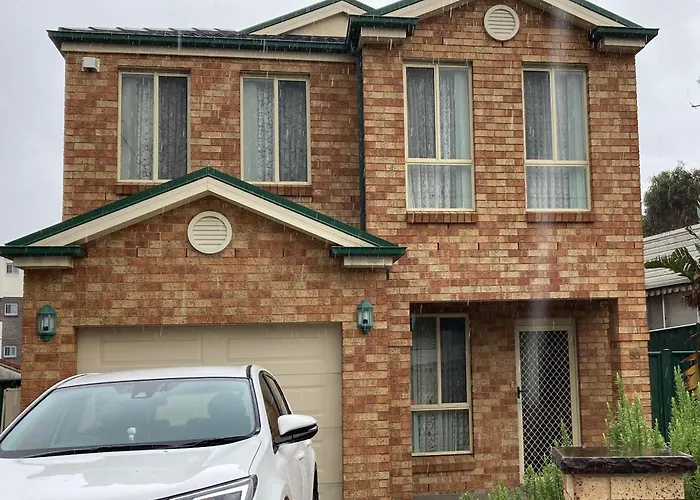 Bexley North Entire 2 Storey House 4 Or 5 Bedroom 11 Beds 5 Mns Walk To Train Station And Close To Airport , Sydney Cbd