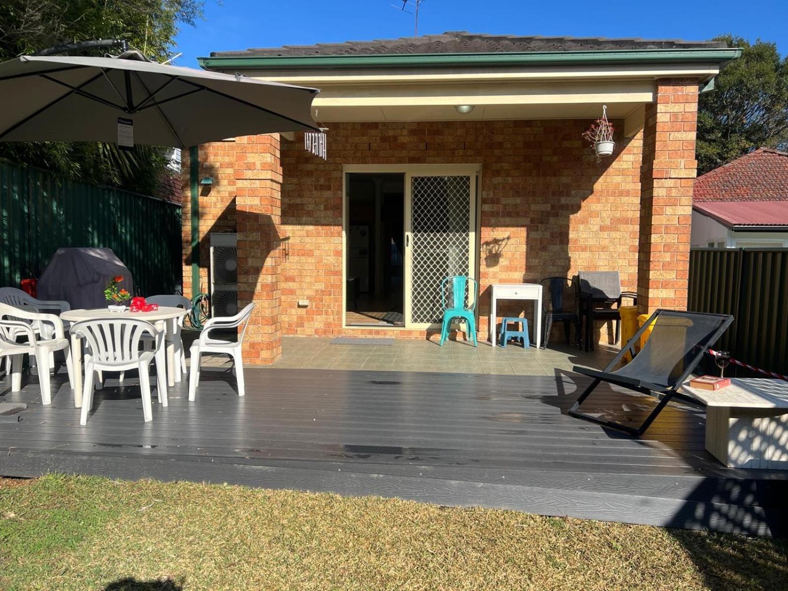 Holiday home Bexley North Entire 2 Storey House 4 Or 5 Bedroom 11 Beds 5 Mns Walk To Train Station And Close To Airport , Cbd Sydney
